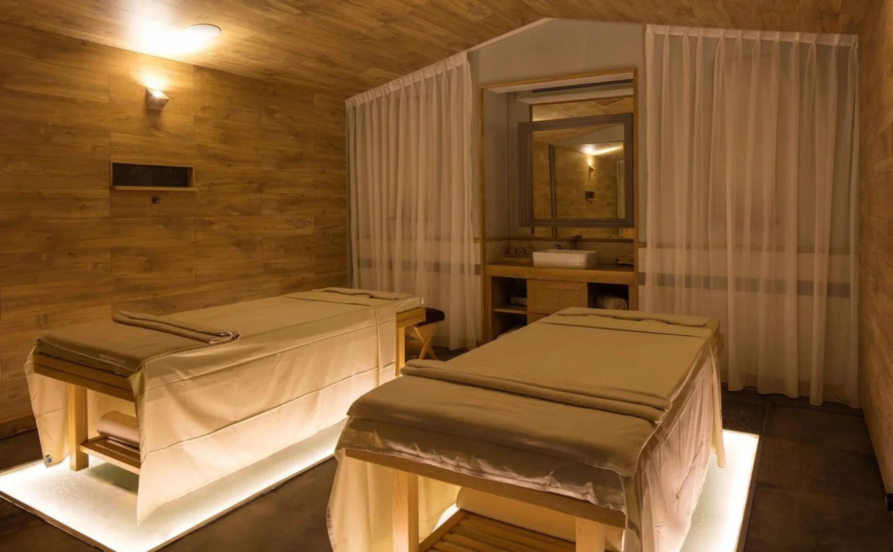 Fusion Suites Saigon