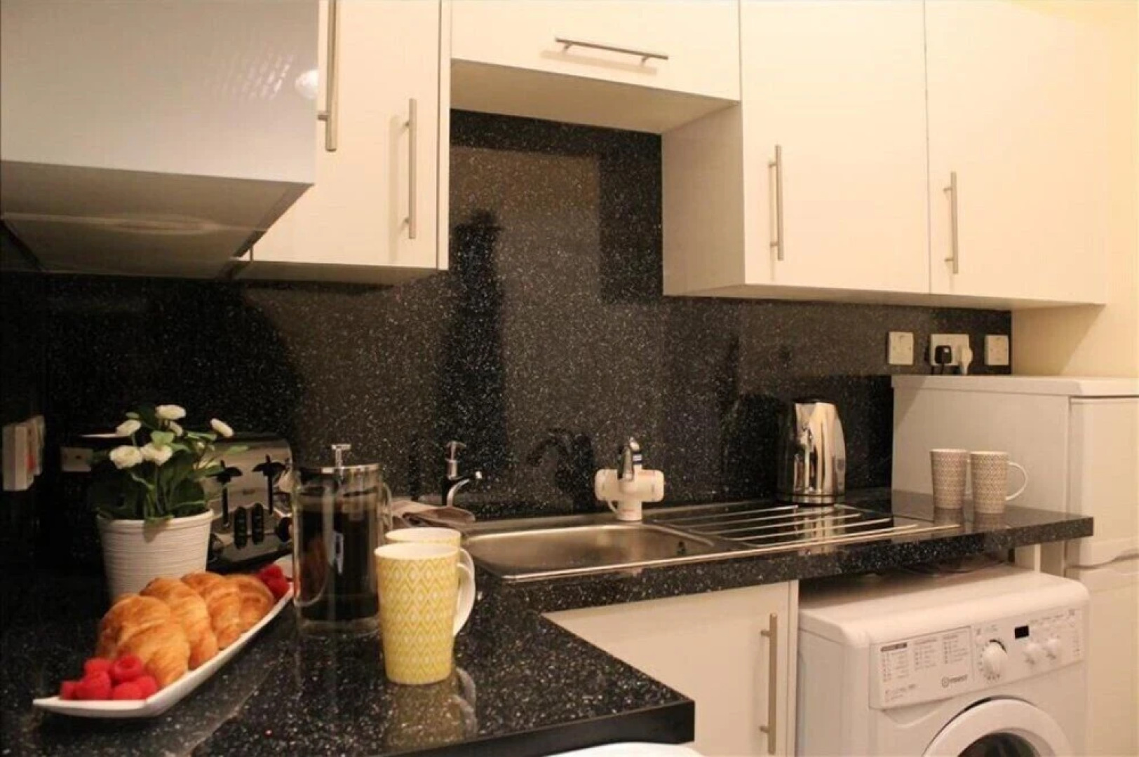 The Glyndwr - Berwyn House - Central Wrexham - Sleeps Up To 6