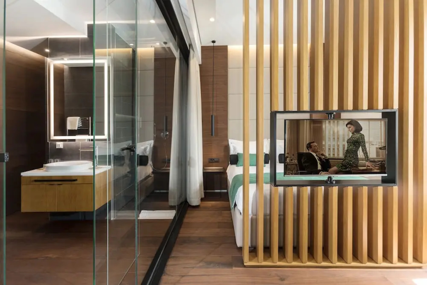 Dominic Smart & Luxury Suites Parliament