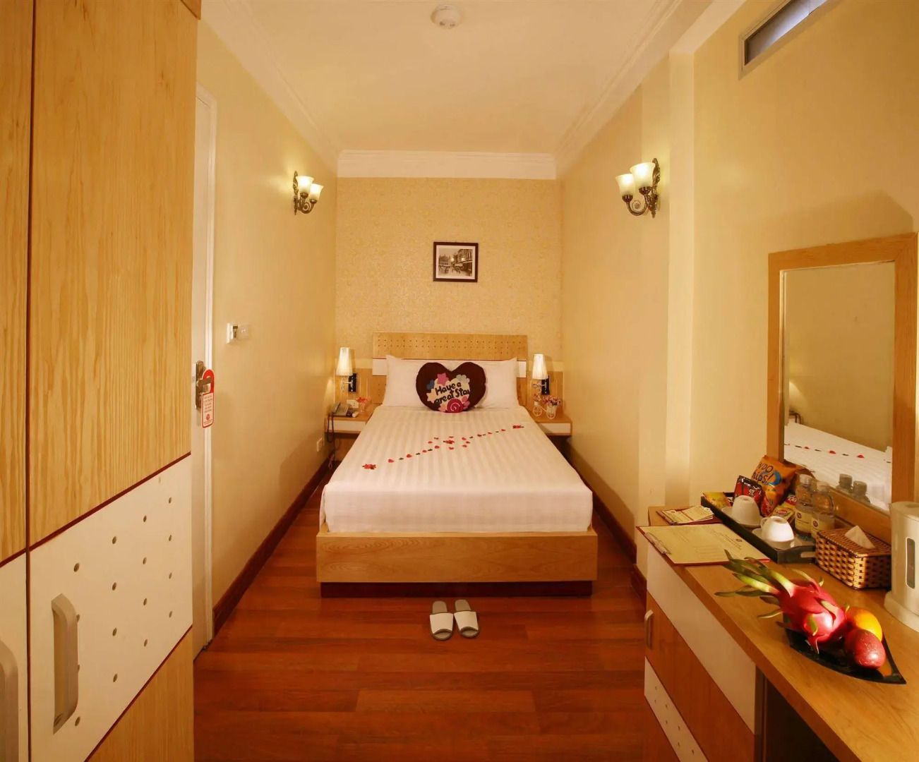 Hanoi House Hotel & Travel