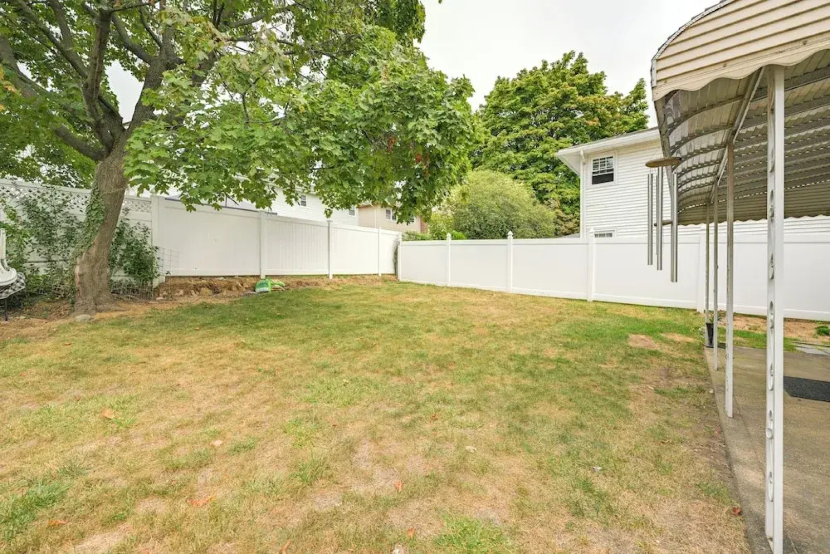 Walkable Elmont Studio: 19 Mi to New York City!