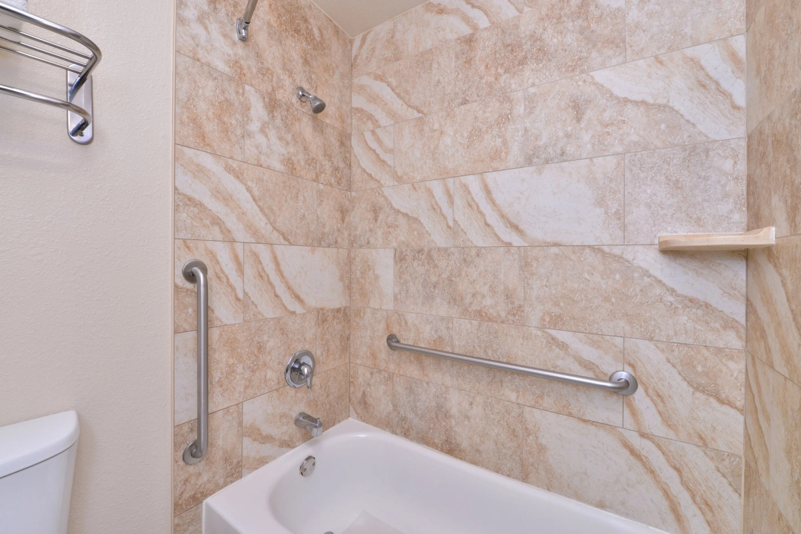 La Fuente Inn & Suites