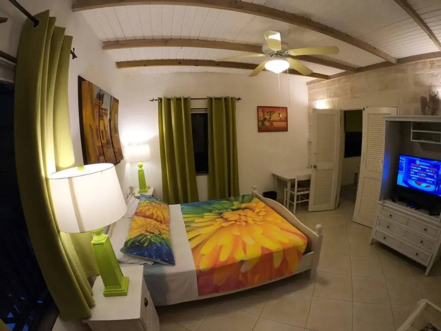 Yellow Bird Apartment