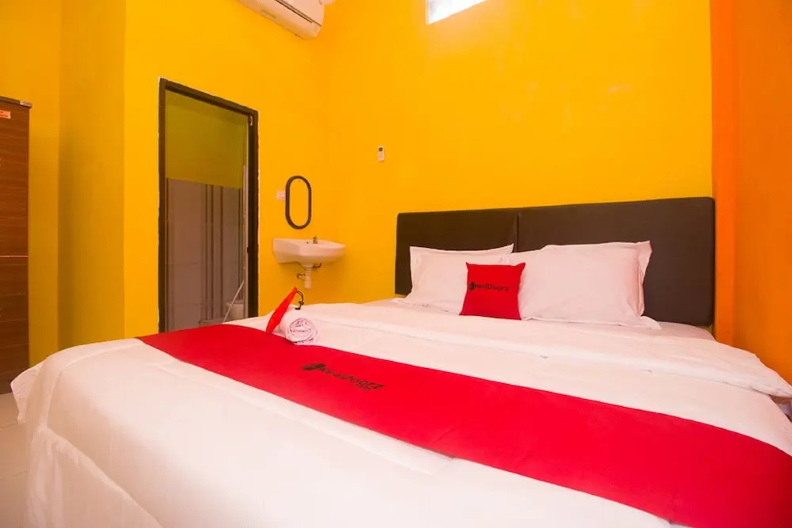 RedDoorz Syariah near Keraton Sumenep