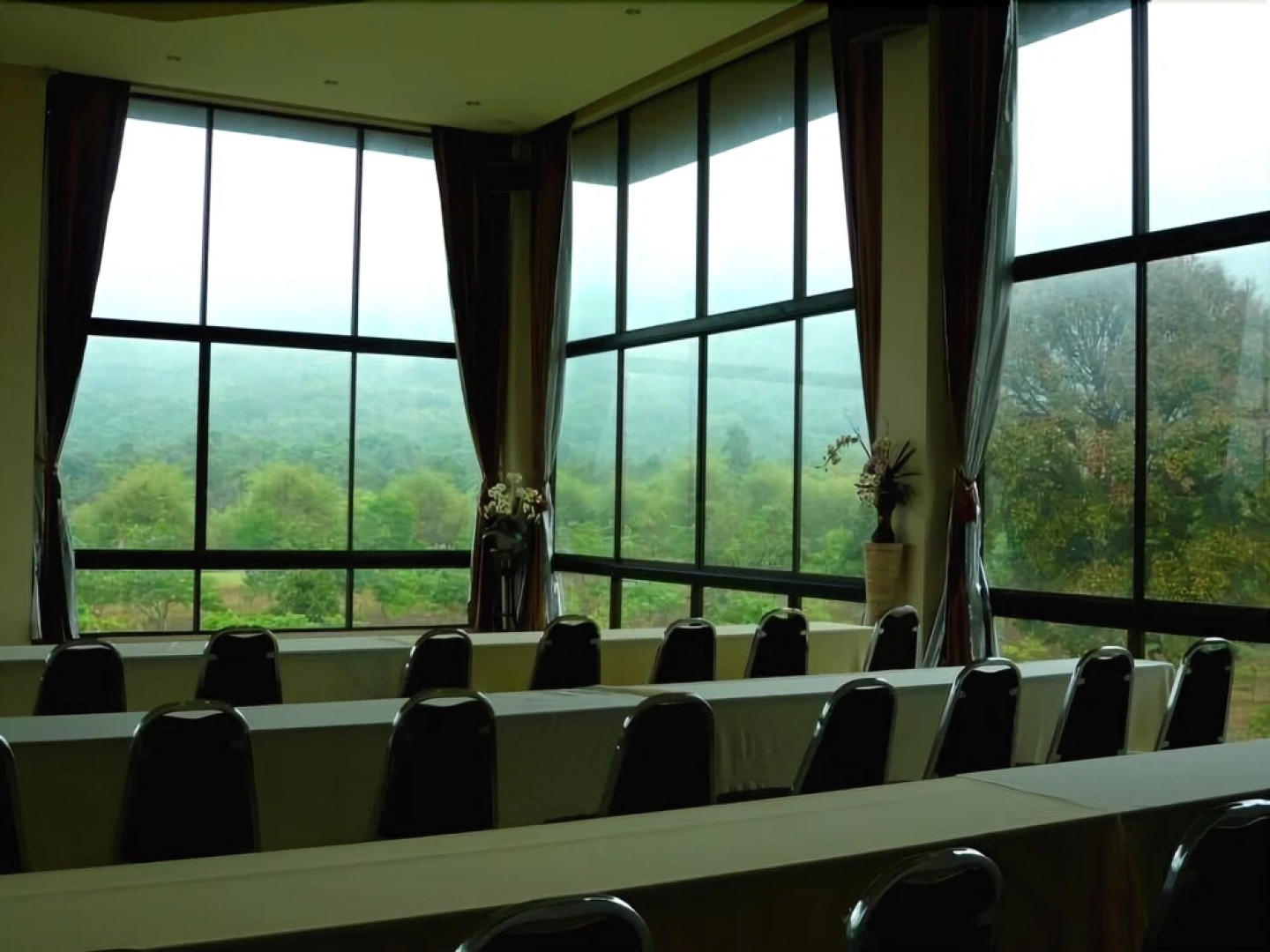 Hillside Country Home Golf & Resort