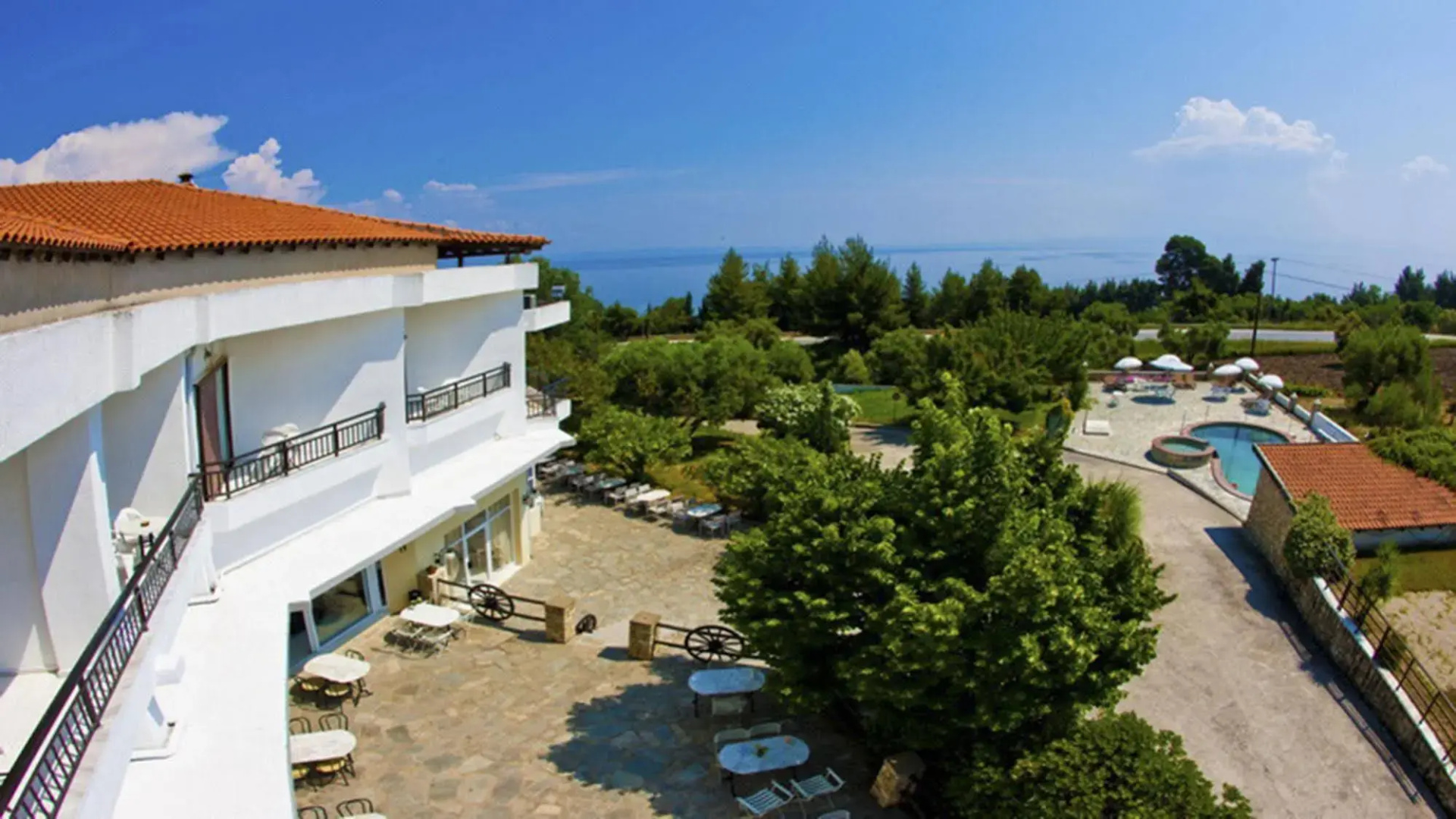 Pashos Hotel