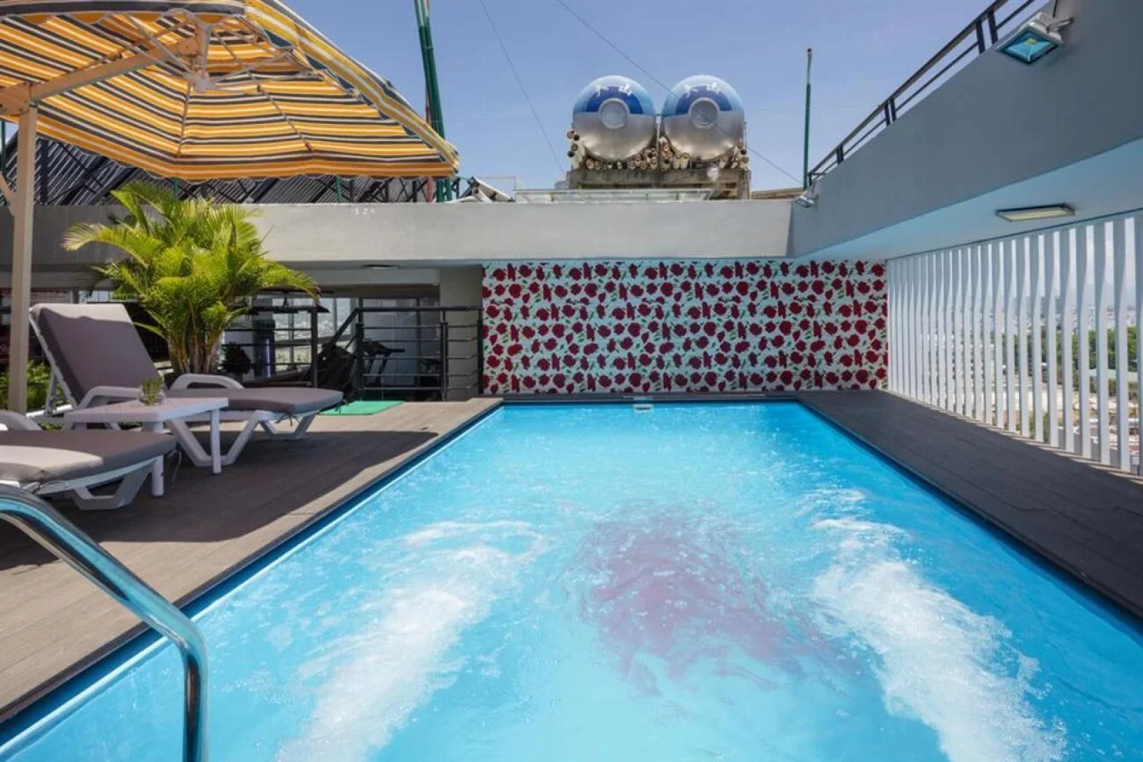 Maple Leaf Hotel & Apartment