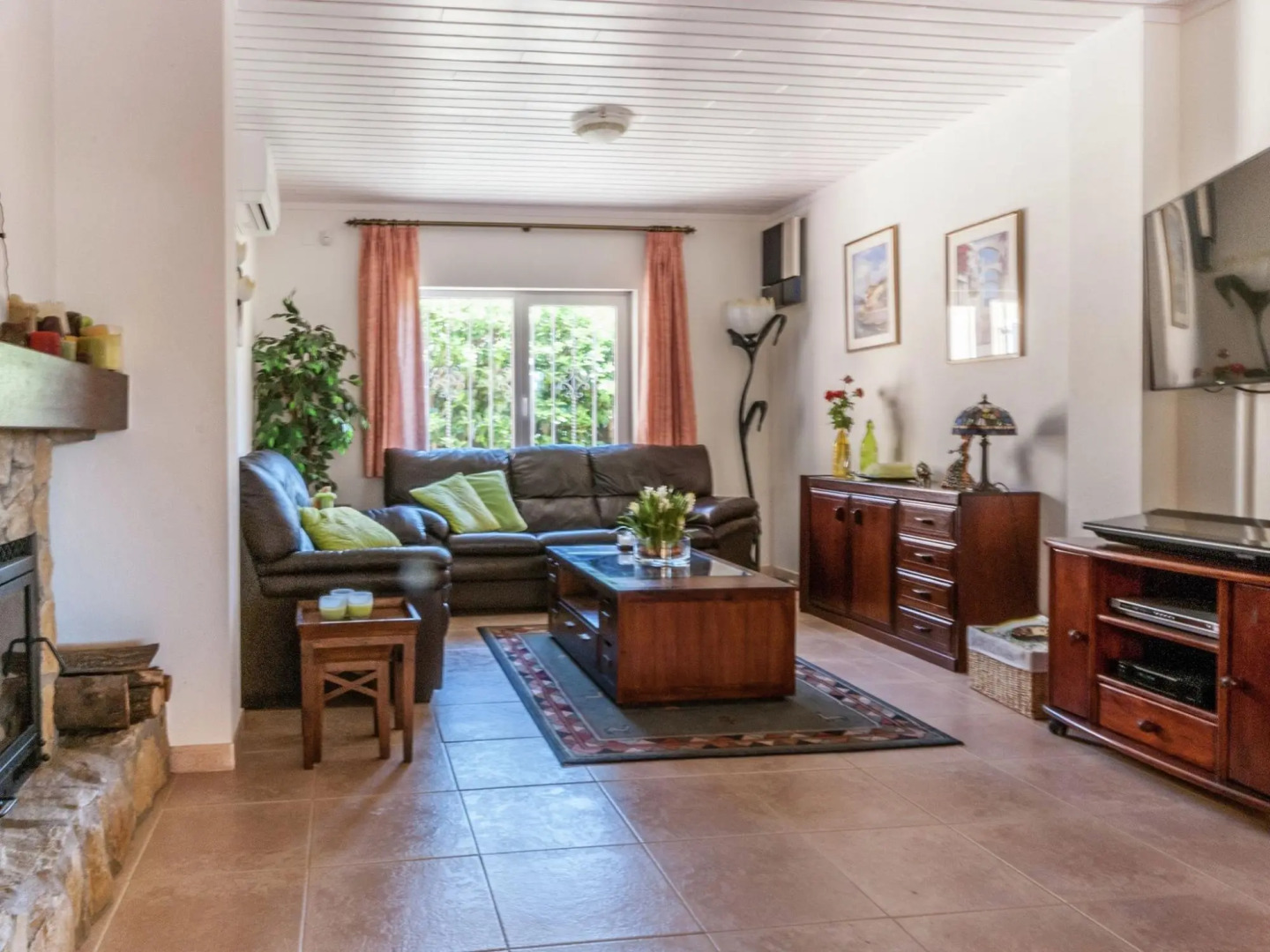 Fantastic Holiday Home With Private Pool at the Port Including a Private Berth