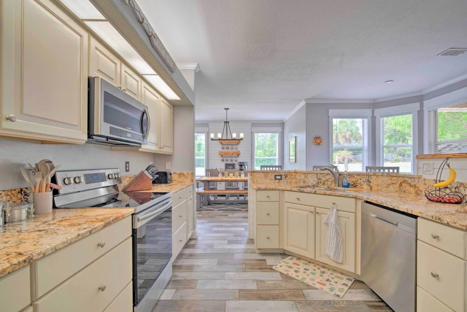 Airy Crystal River Retreat w/ Backyard Oasis!