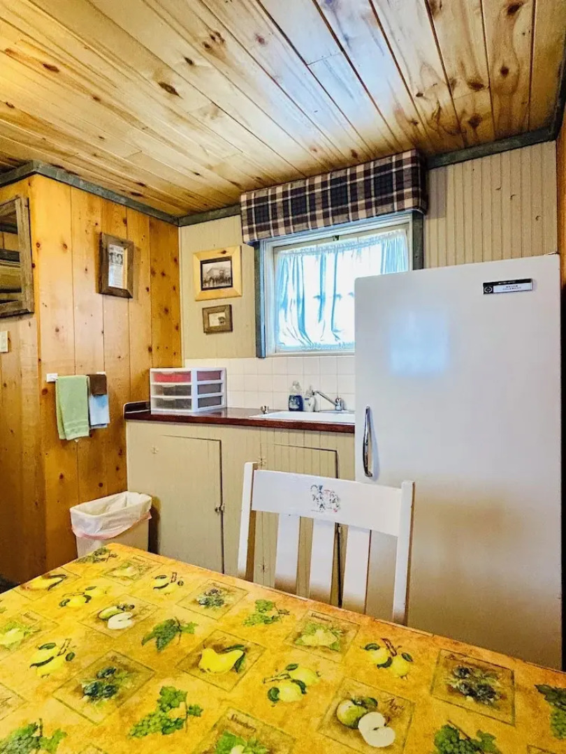 Moore's Old Pine Inn