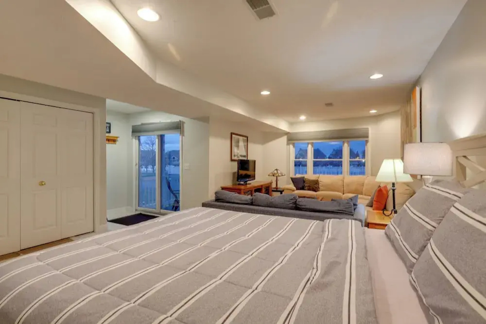 Manistee Retreat ~ 30 Mi to Crystal Mountain!