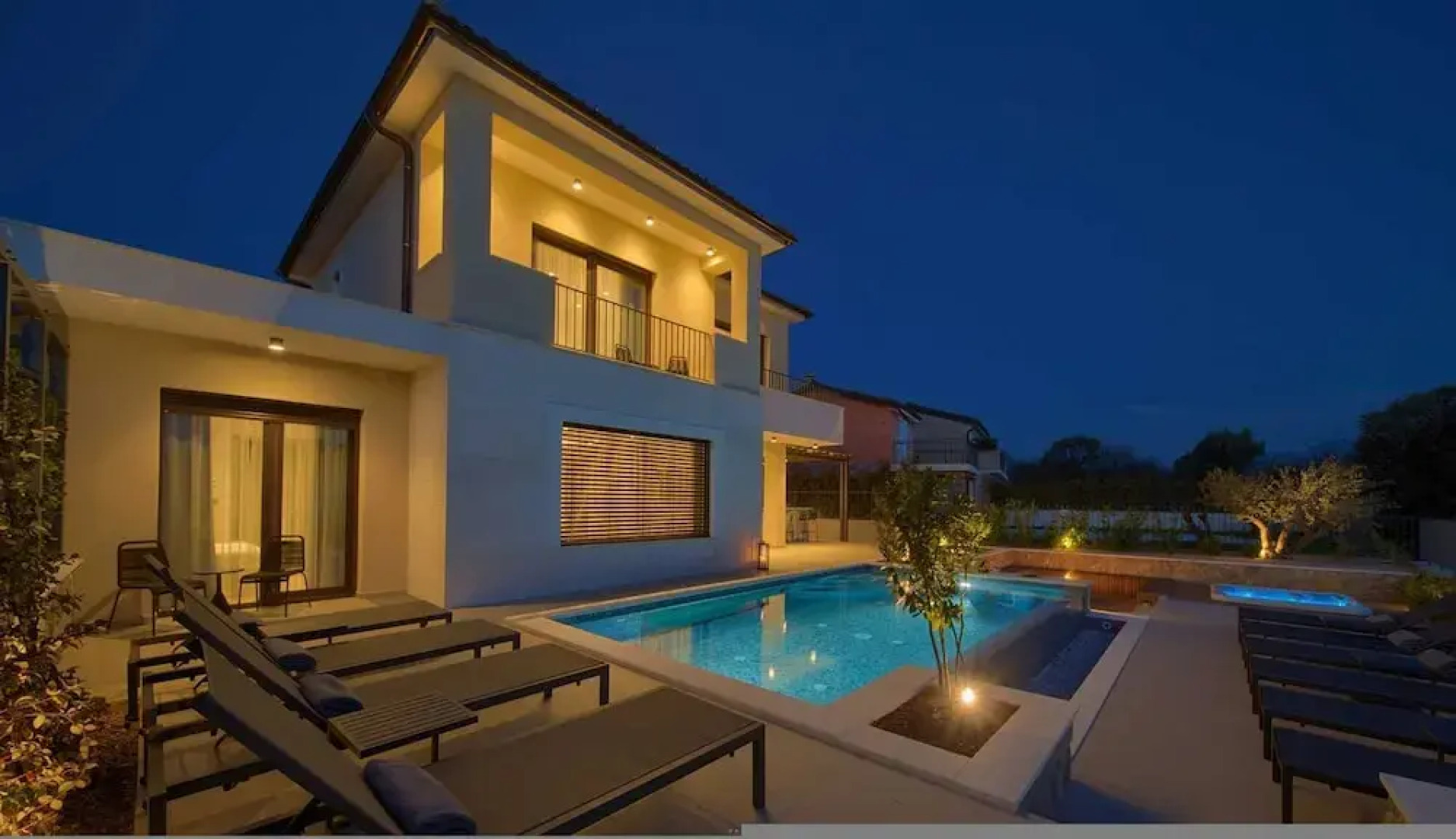 Villa Lord With Heated Pool Jacuzzi and Sauna