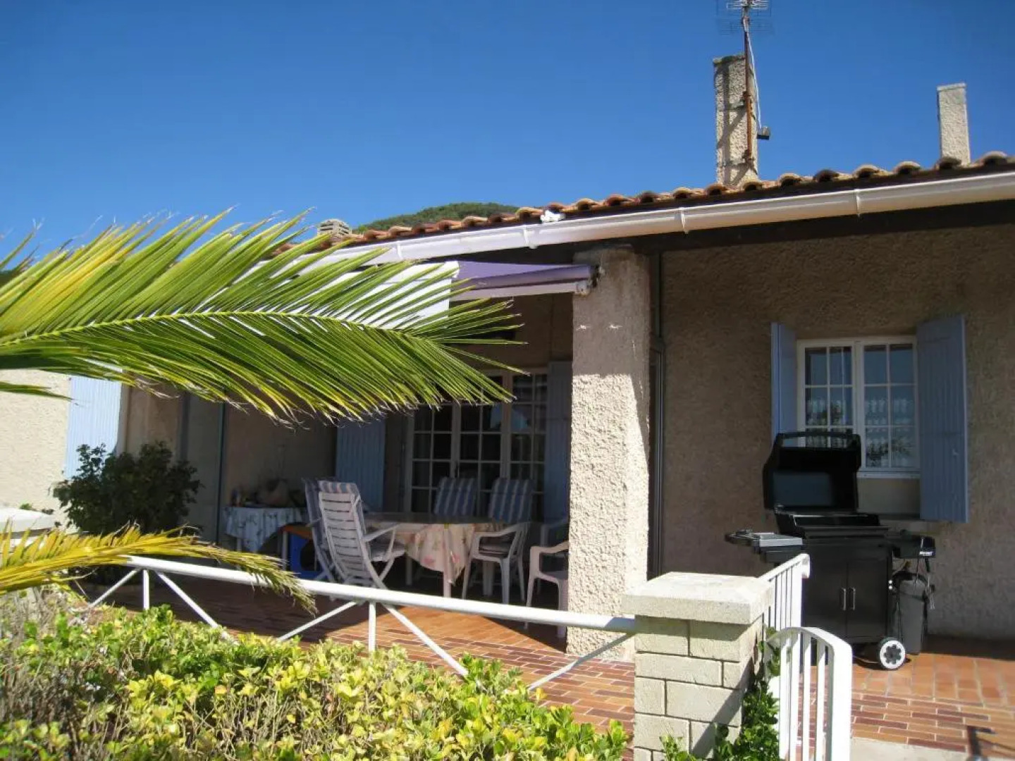 Maison de vacances avec piscine privée, possédant une très une jolie vue sur le Luberon, agréable jardin, située à Mérindol, 8 personnes, LS2-153 MAGNIFI