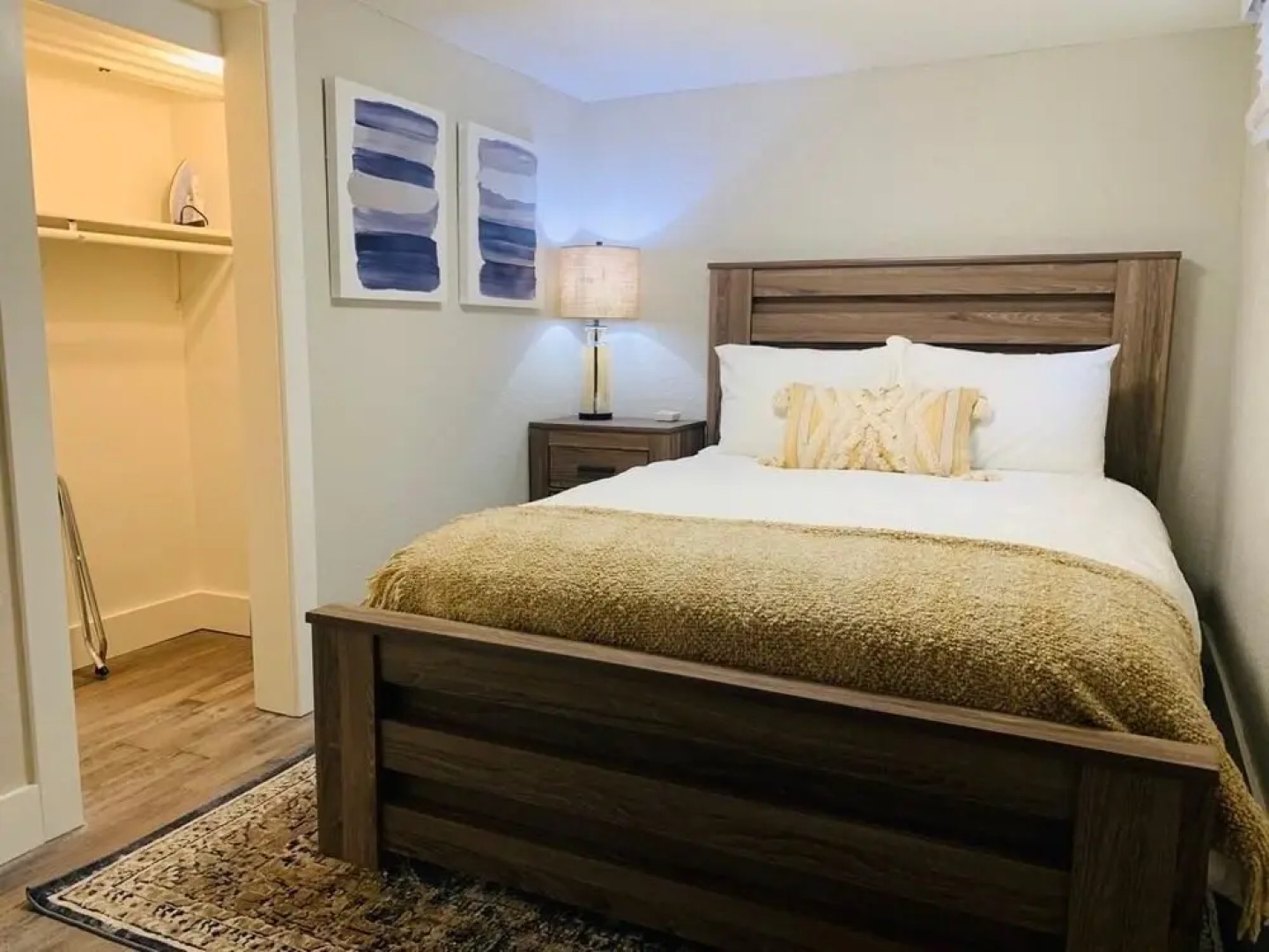 Inviting Bungalow Next to UNC - Free cruiser bikes!