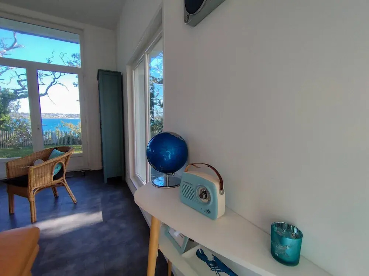 Superb Villa With sea View Near the Beach