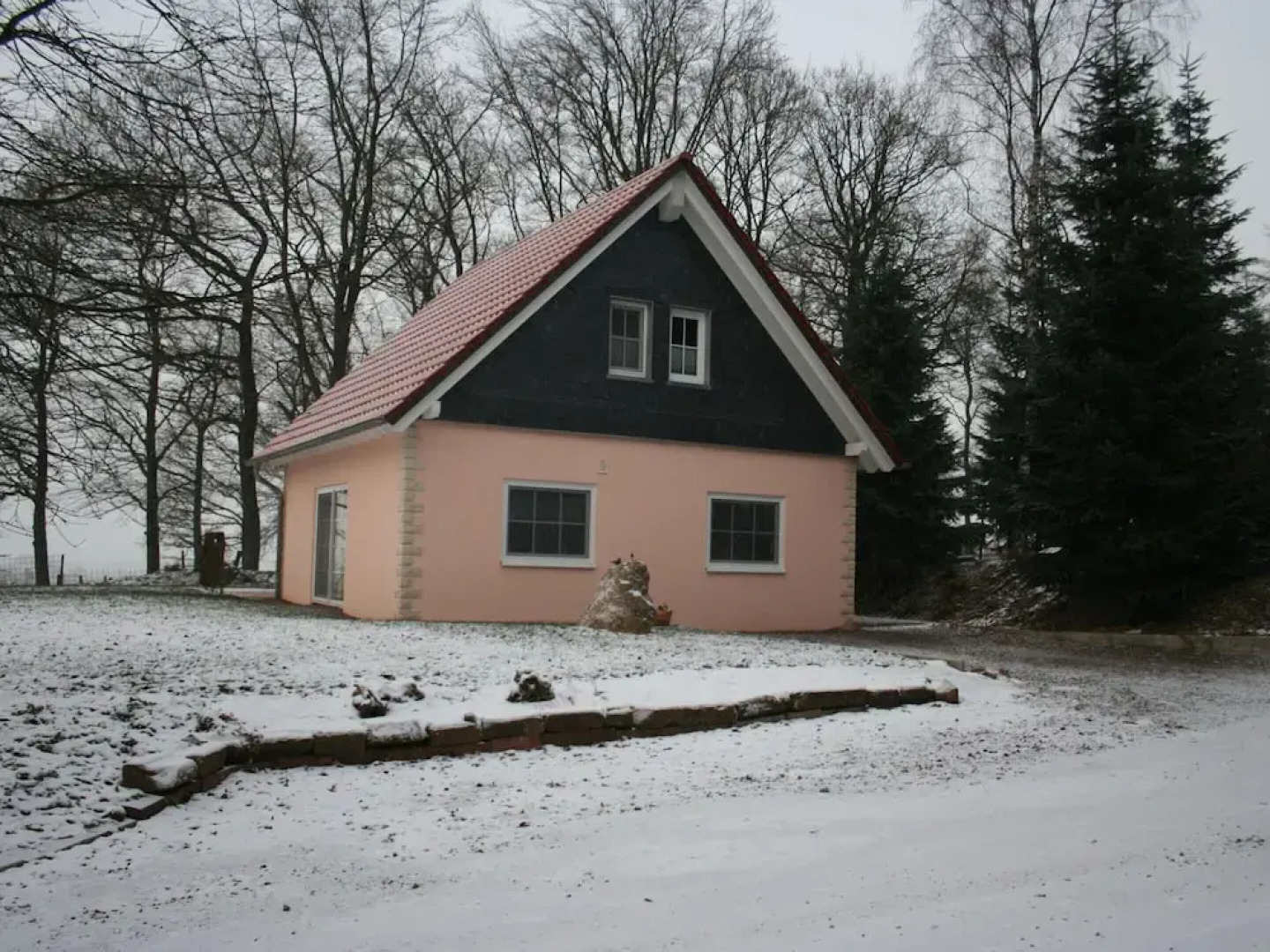 Tidy House With Sauna and Steam Bath, in a Forest