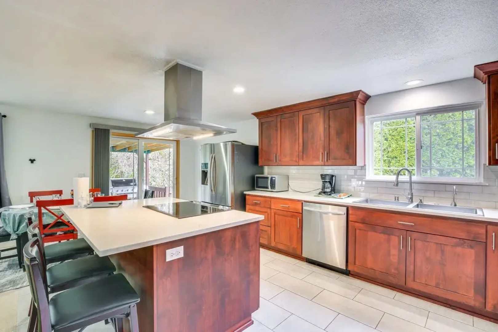 Peaceful Gresham Home w/ Grill: 2 Mi to Downtown