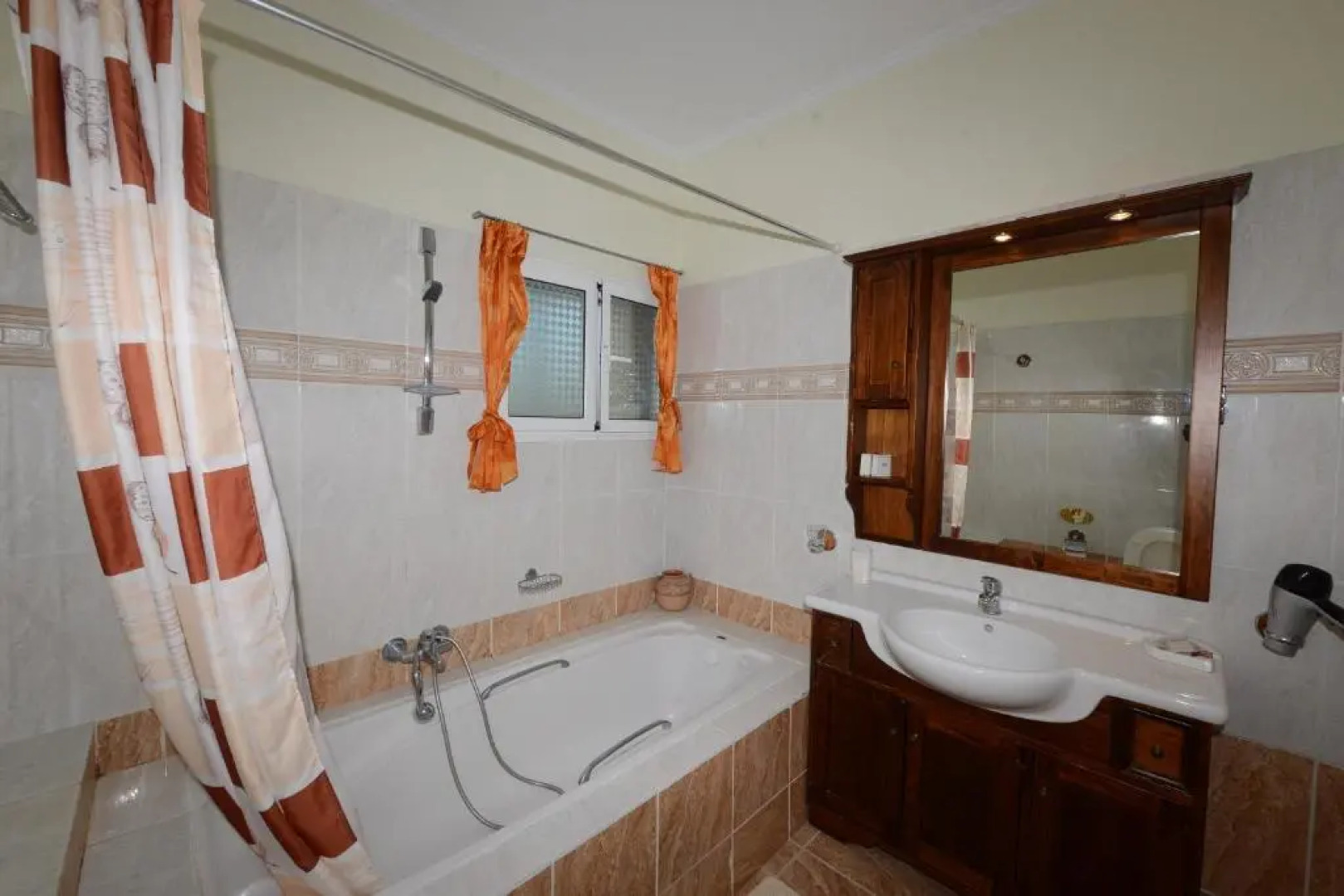 Roula's Studios & Apartment