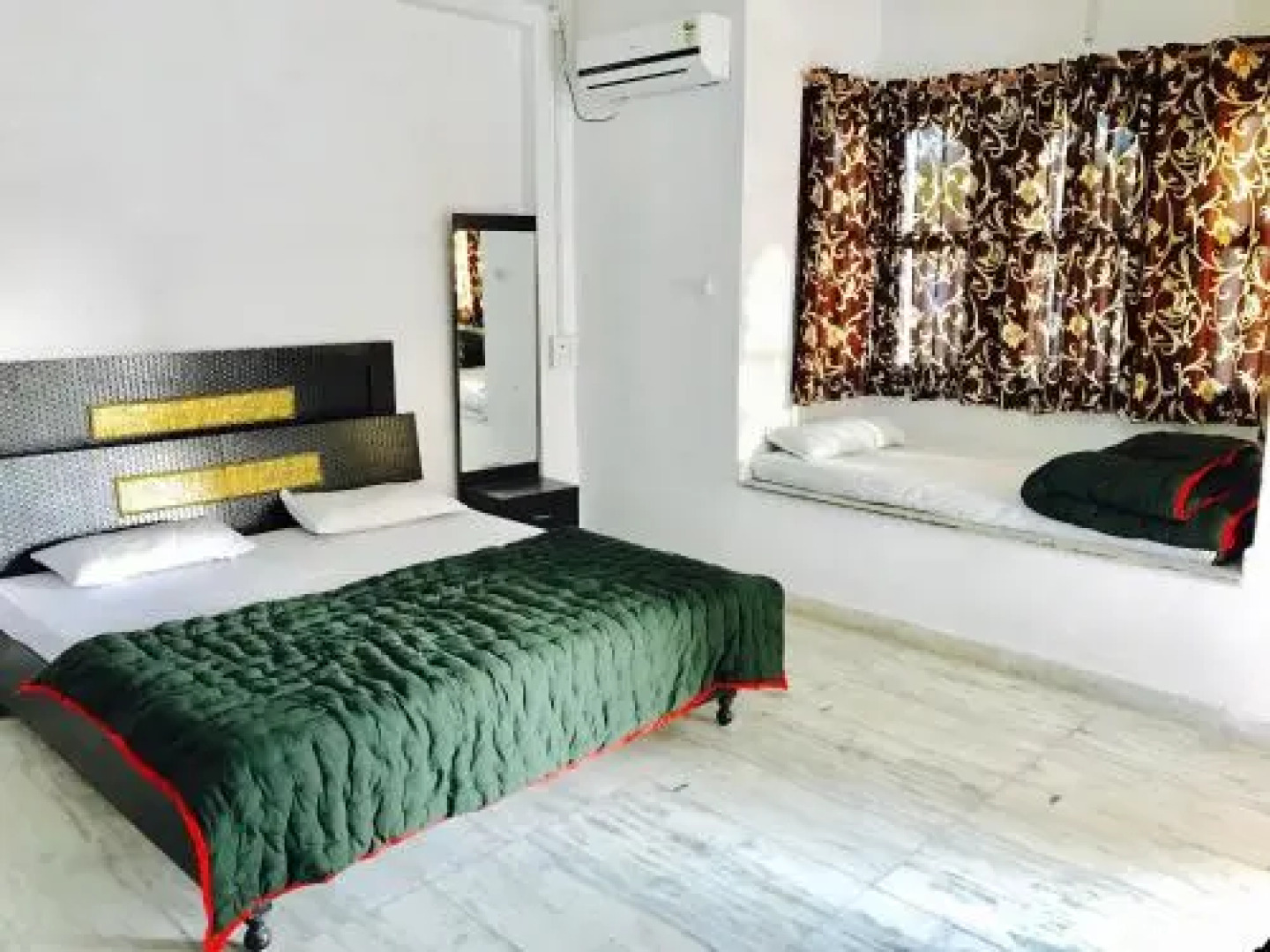 SPOT ON 40056 Palace Anjali