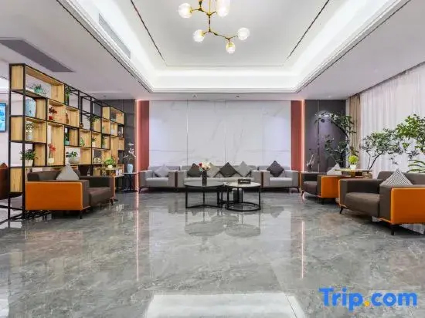 Ruixiang Hotel (Wuchuan New World Plaza Branch)