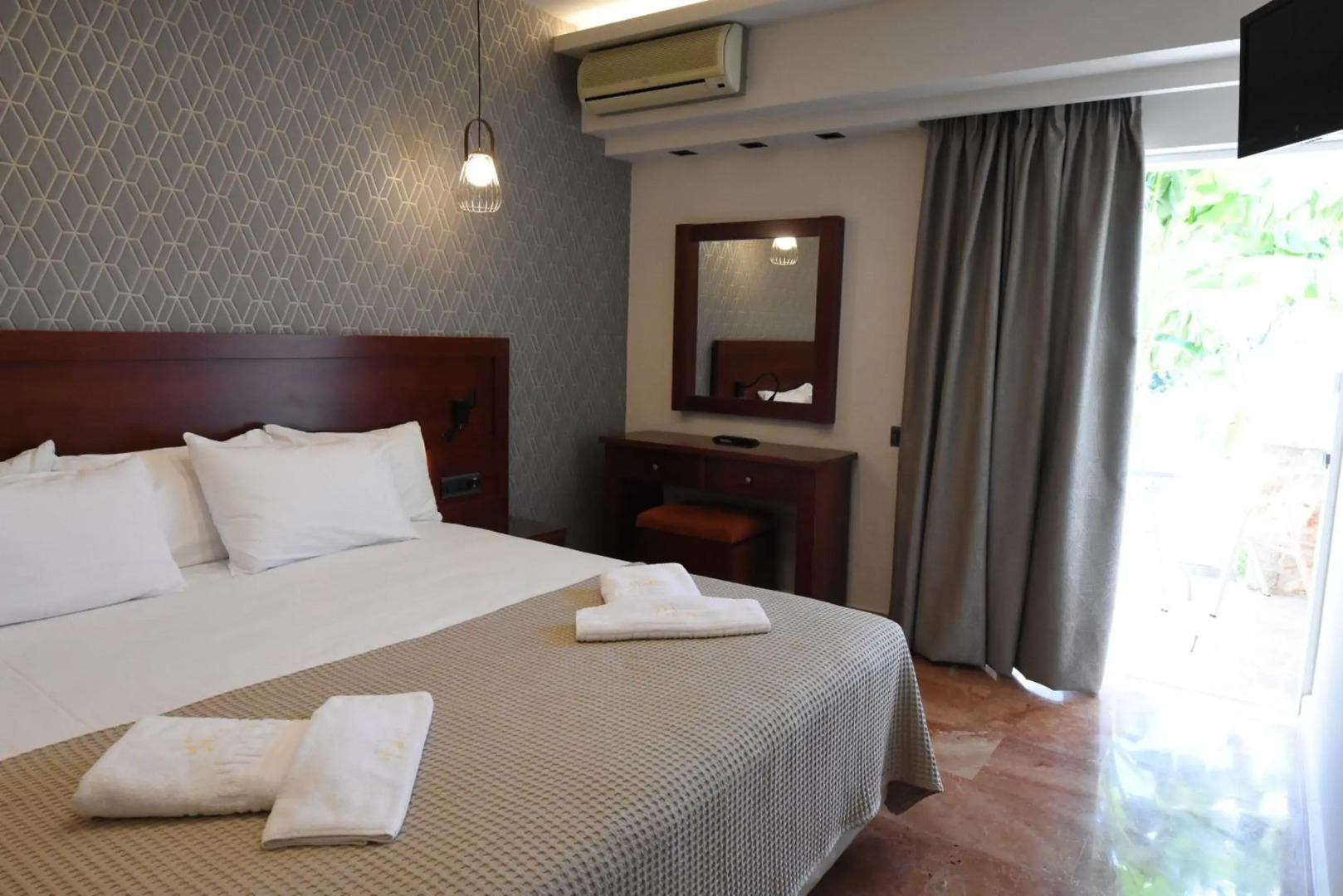 Viaros Hotel Apartments