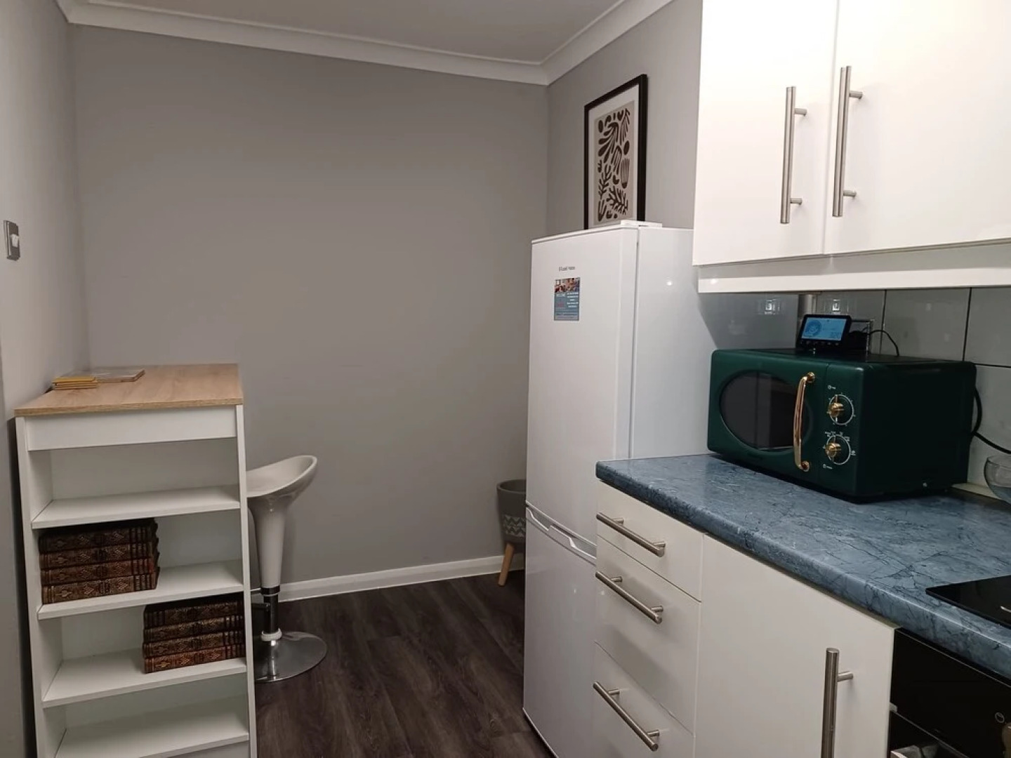 MALTING-GREEN DOOR-One Bedroom Apartment