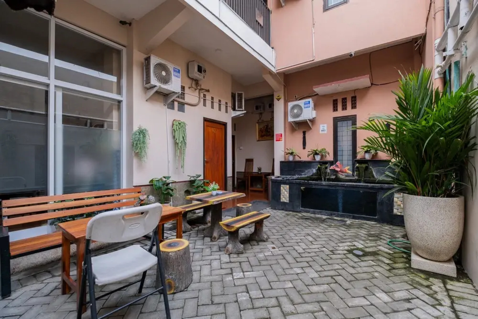 RedDoorz near Kampung Inggris Pare