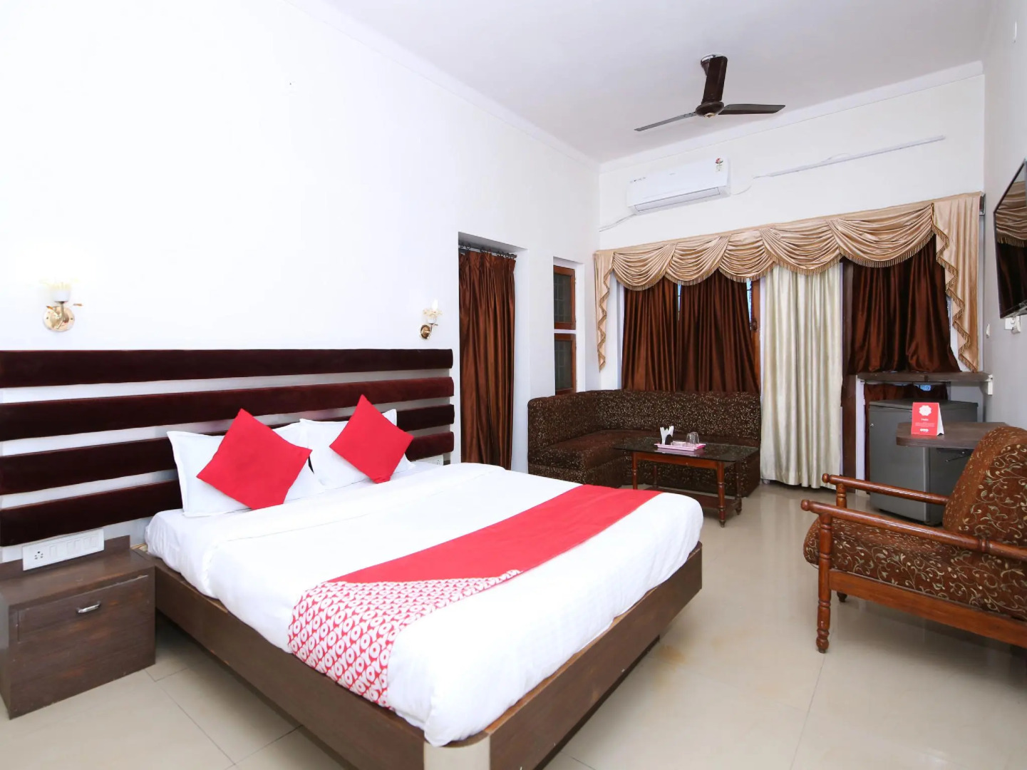 OYO 15887 Hotel Kanak