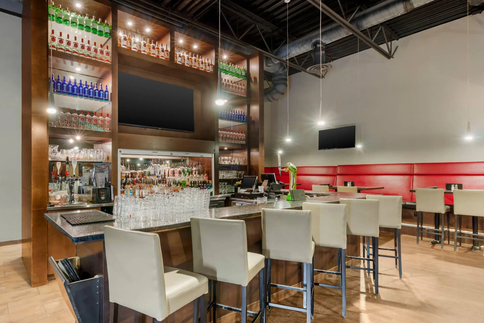 Clarion Hotel & Suites