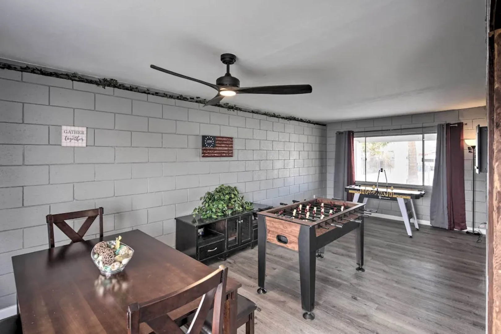 Centrally Located Gem With Laughlin Strip Views!