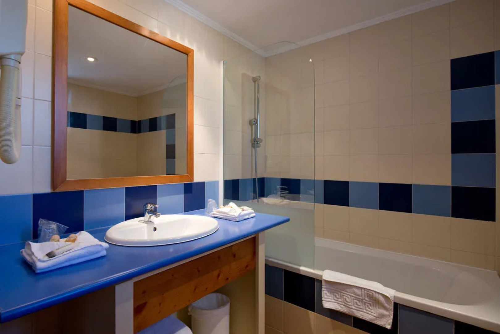 SOWELL Family Les Amandiers