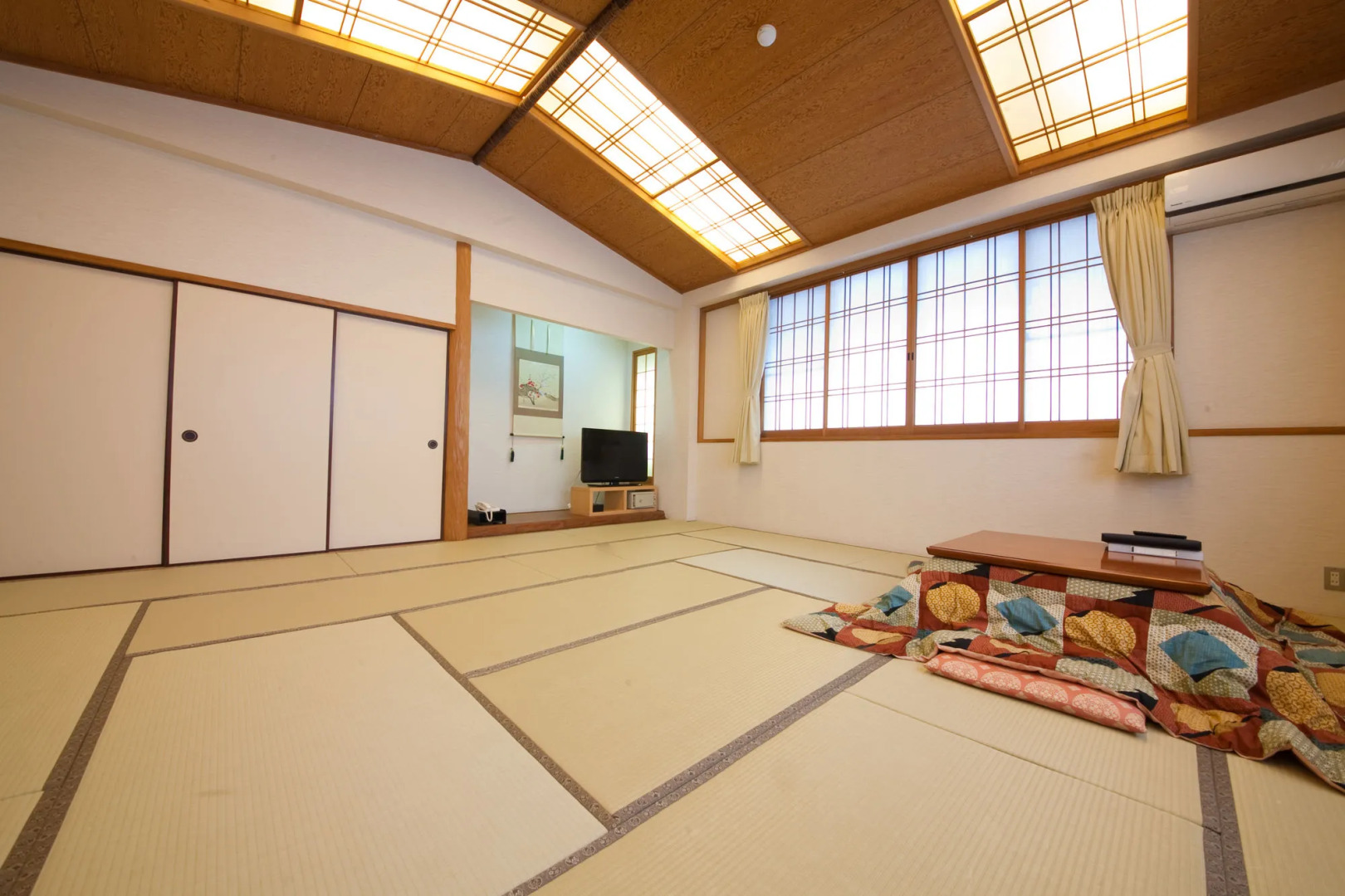 Yufuin Yawaraginosato Yadoya