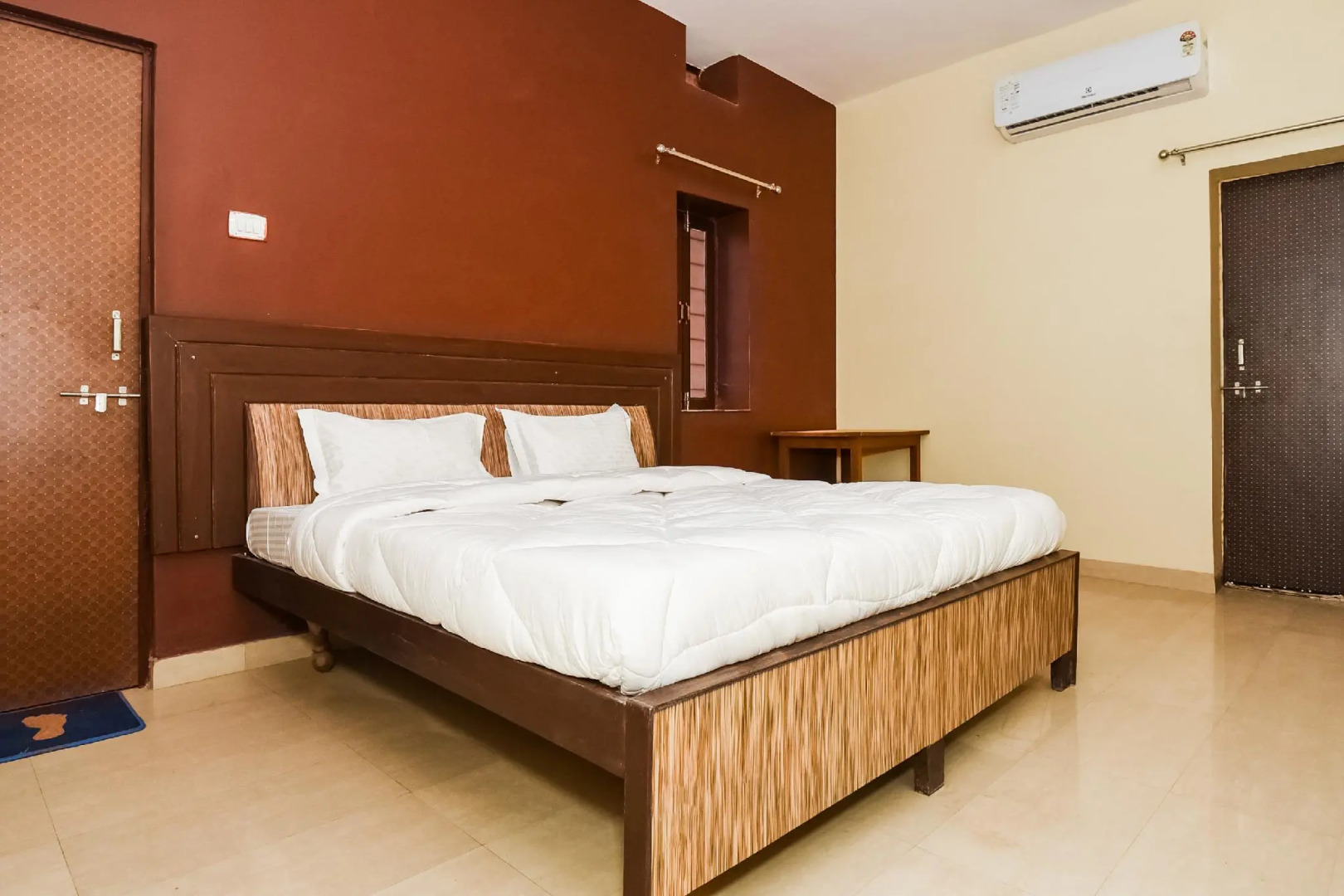 SPOT ON 40066 Sapphire Inn