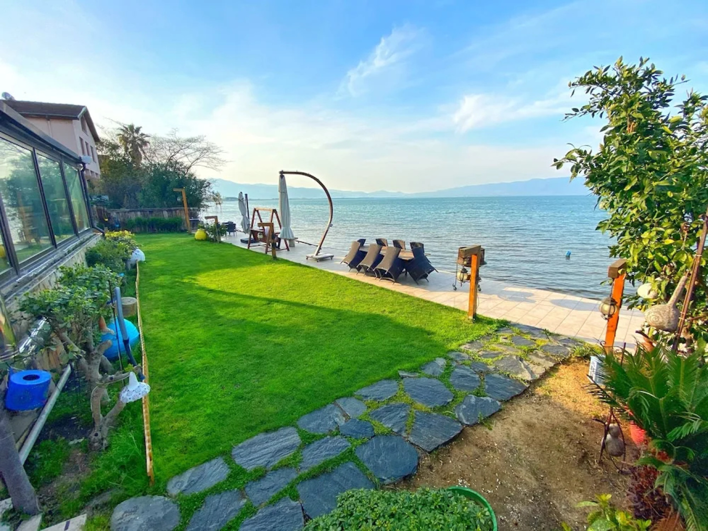 Villa Lake Paradise