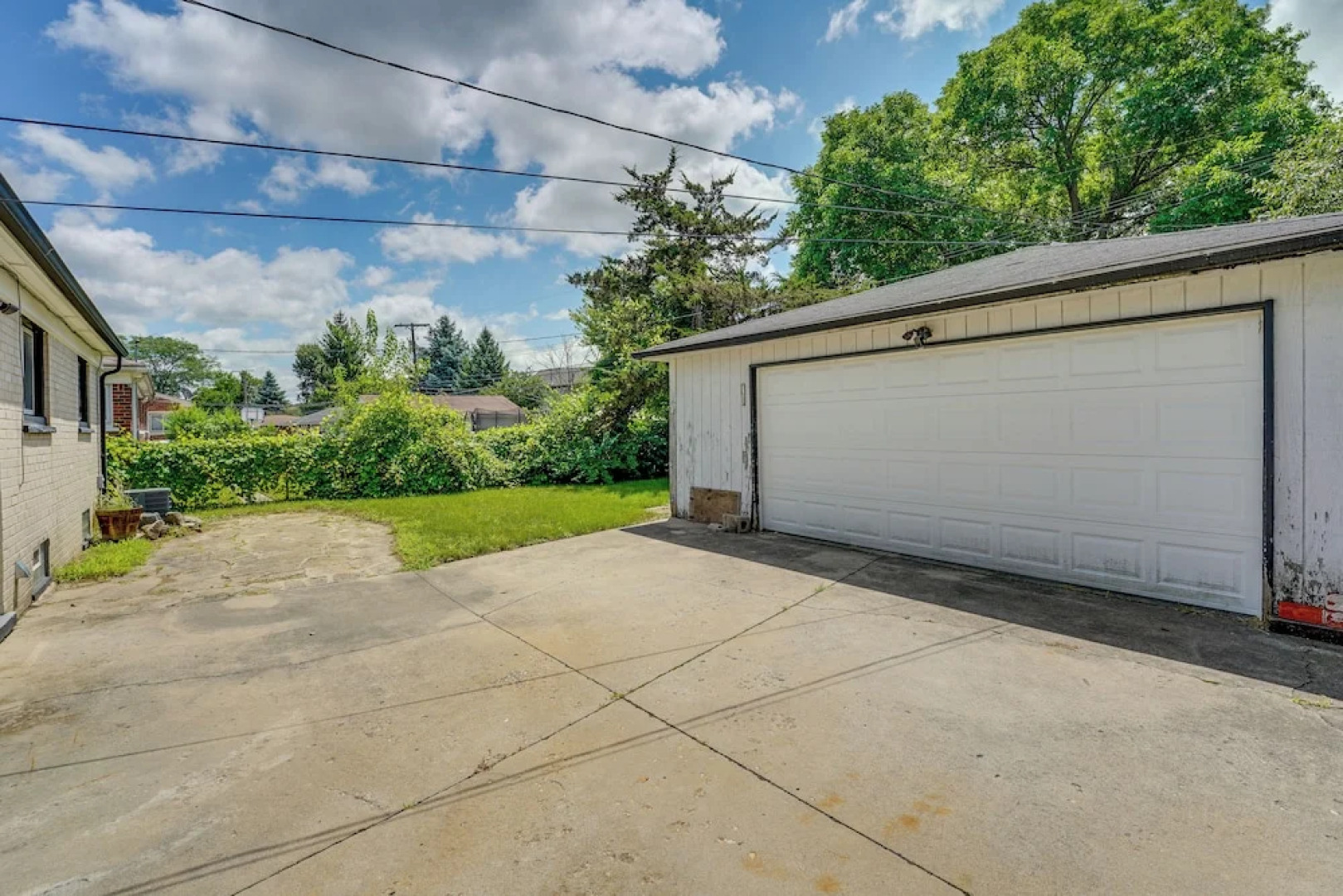 Westland Home w/ Yard ~ 20 Mi to Downtown Detroit!