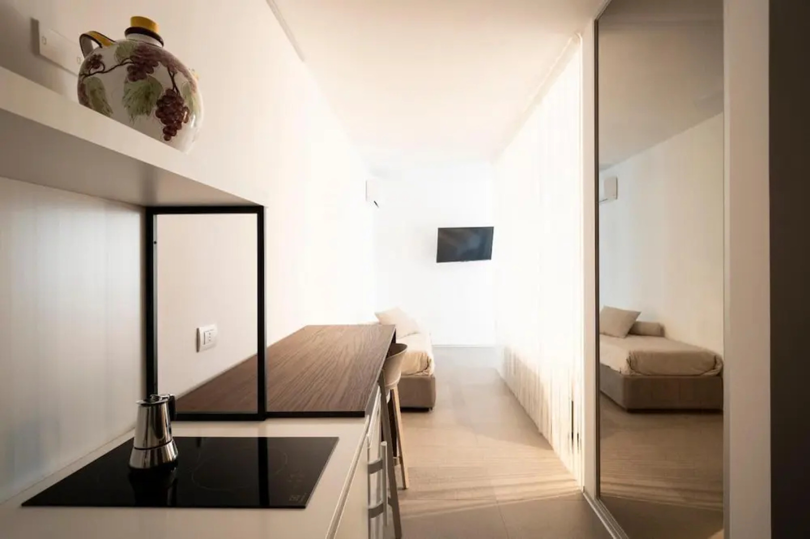 Alkamuri Posh Hotel Spa - 102 Suite Deluxe