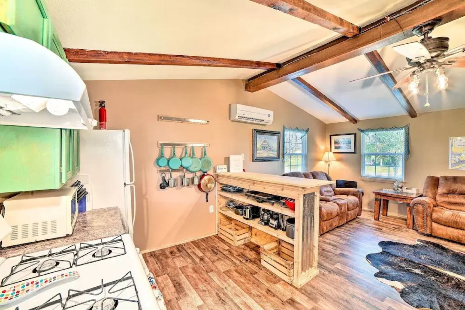 4 Mi to Beach & Fishing: Rockport Cottage w/ Deck!