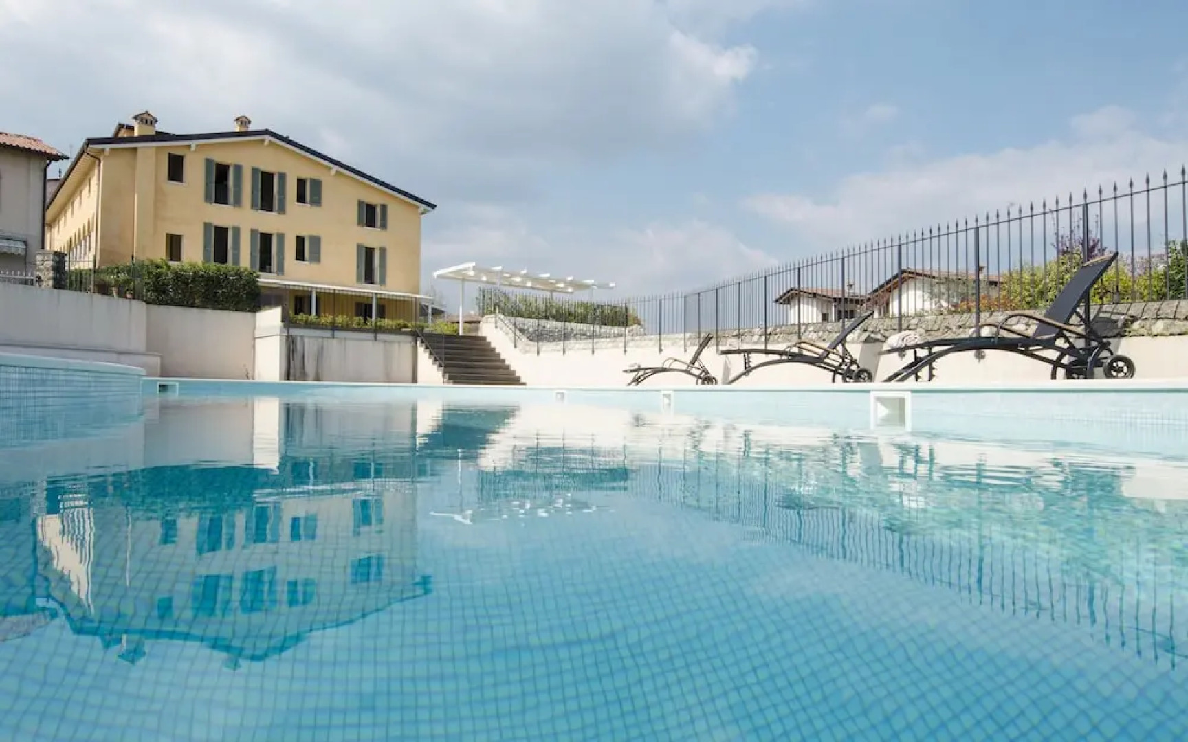 Polpenazze Halldis Apartments