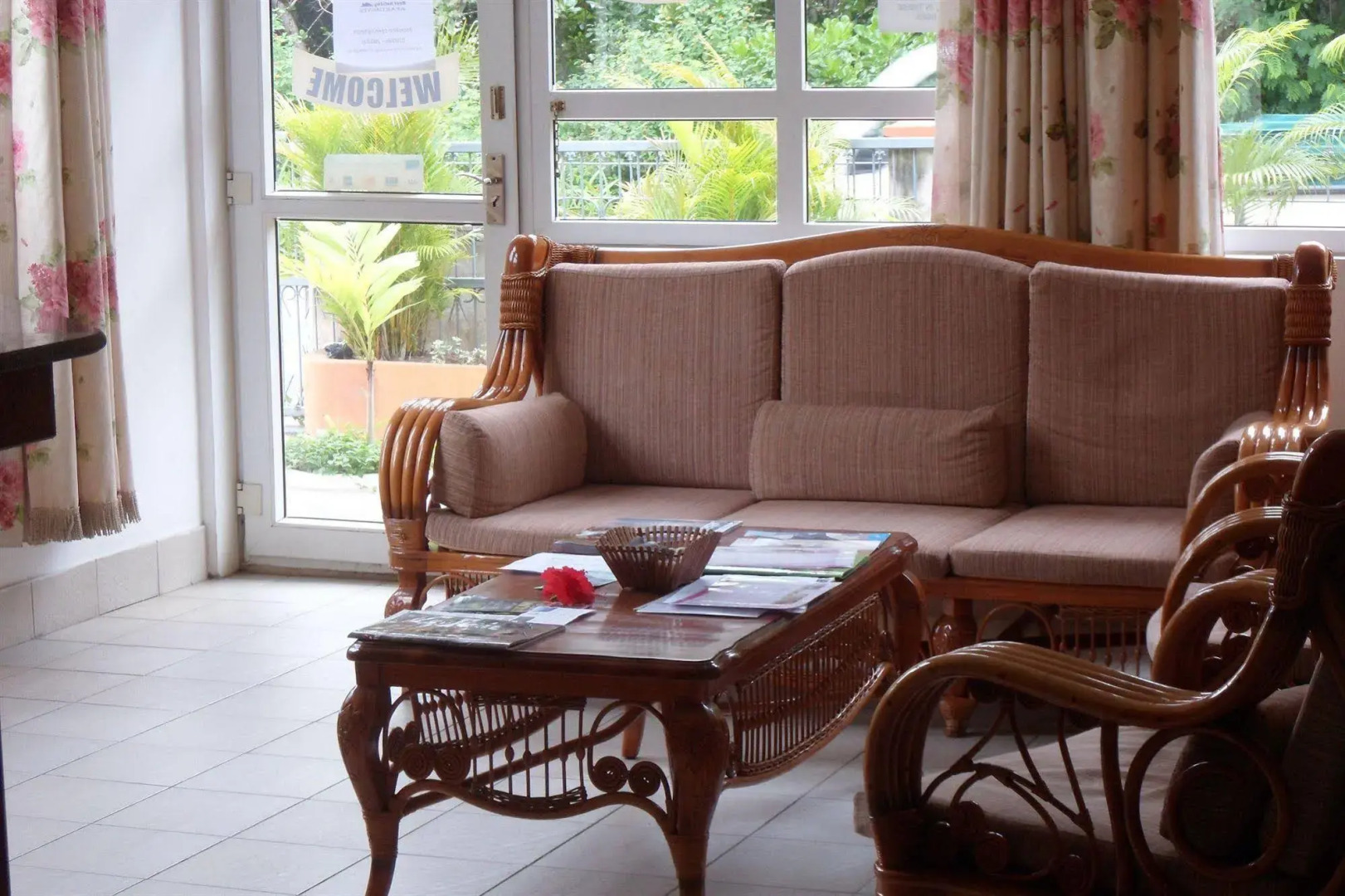 Reef Holiday Apartments