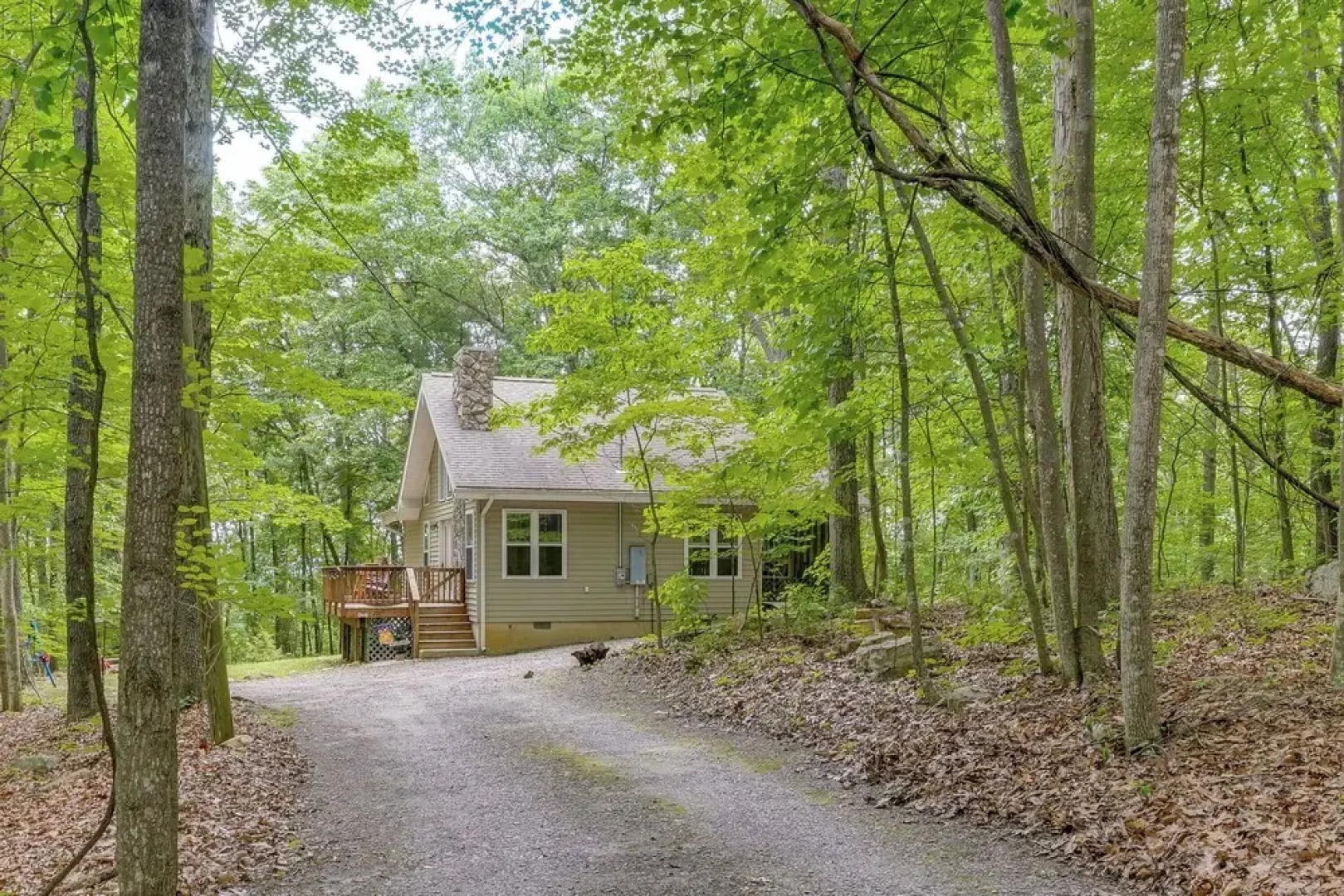 Cabin w/ Deck & Screened-in Porch in New Market!