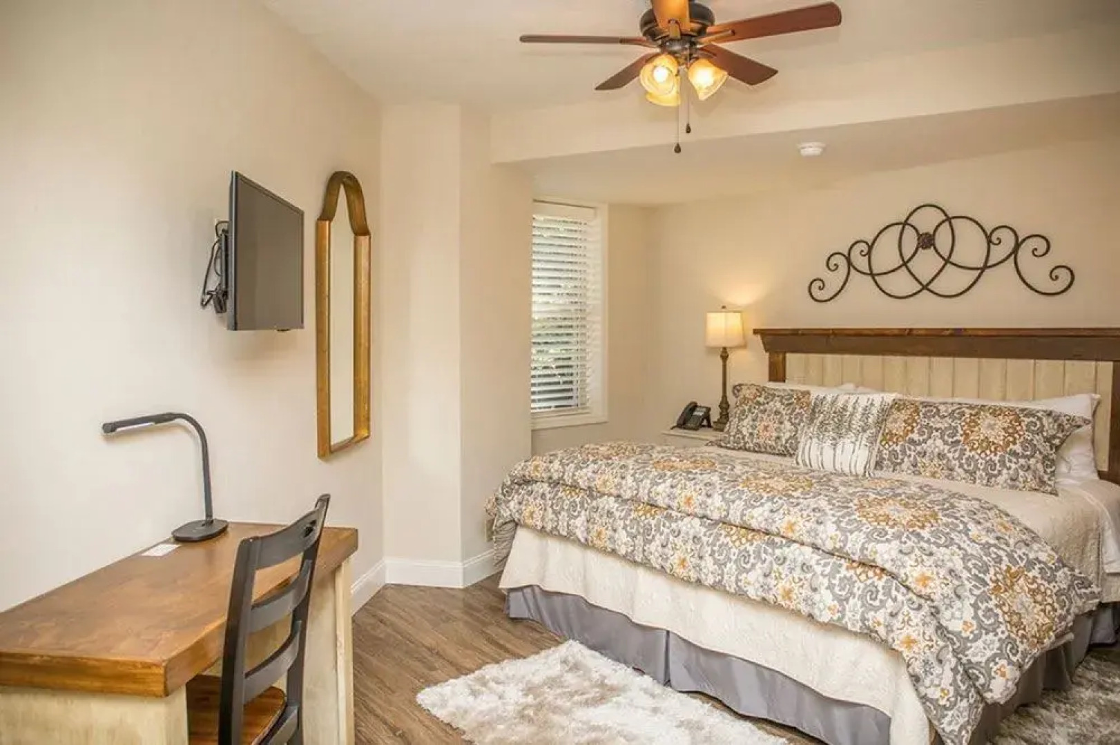 Woodlands Inn Of Sapphire Bed & Breakfast