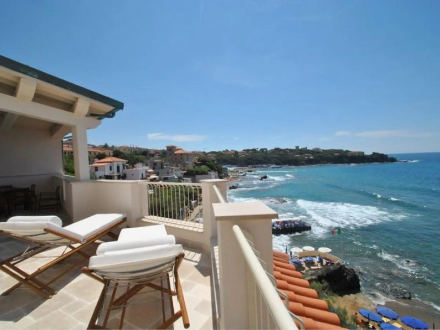 On the sea with a big terrace with seaview. Parking . SMALL SIZE ANIMALS CAN BE ALLOWED ON REQUEST.-AS 24 - MANNELLI