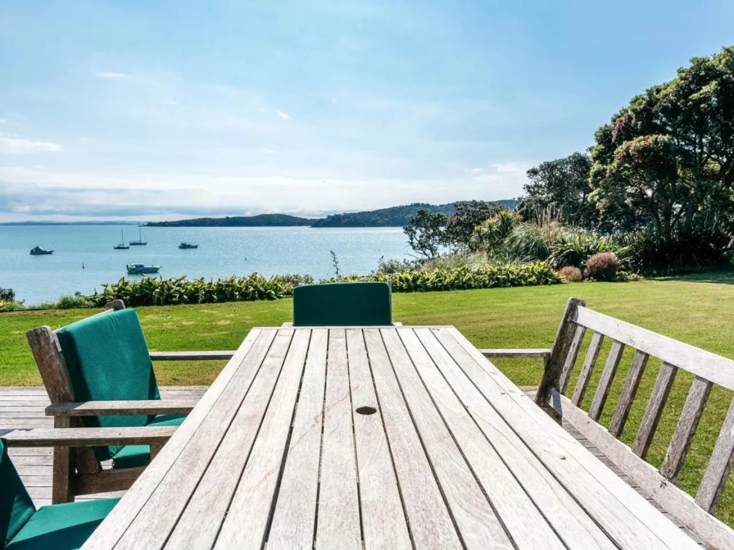 Peaceful Picnic Bay - Surfdale Holiday Home