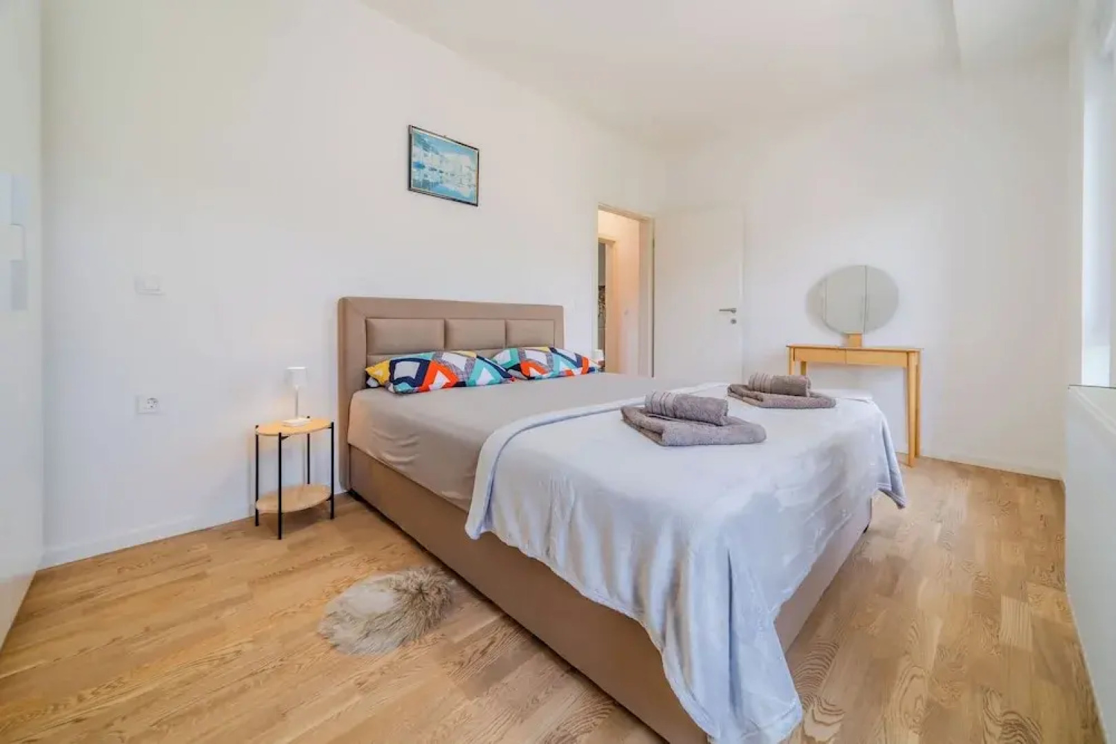 Modern Apartment With Balcony And Garage