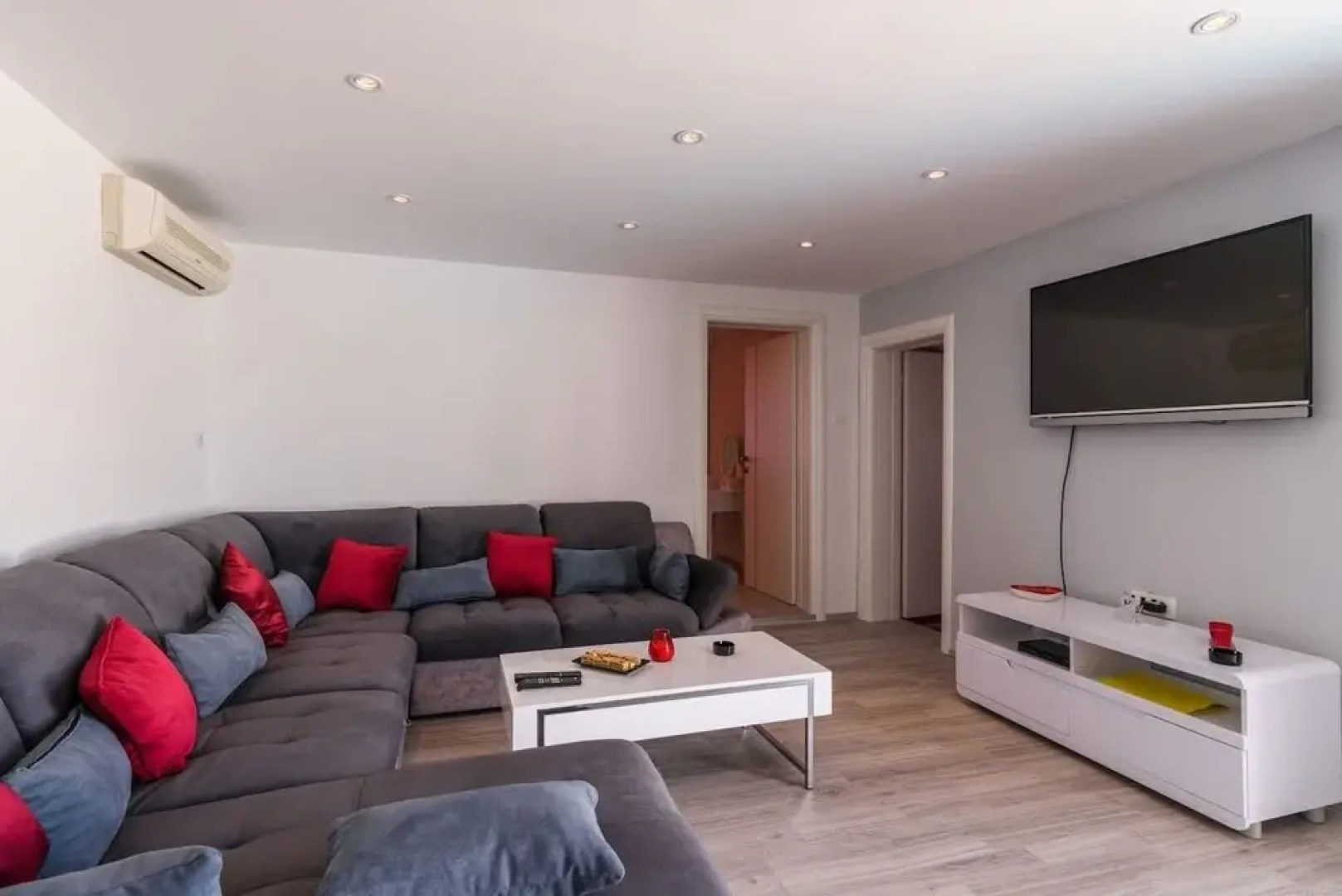 Mario - With Pool - H