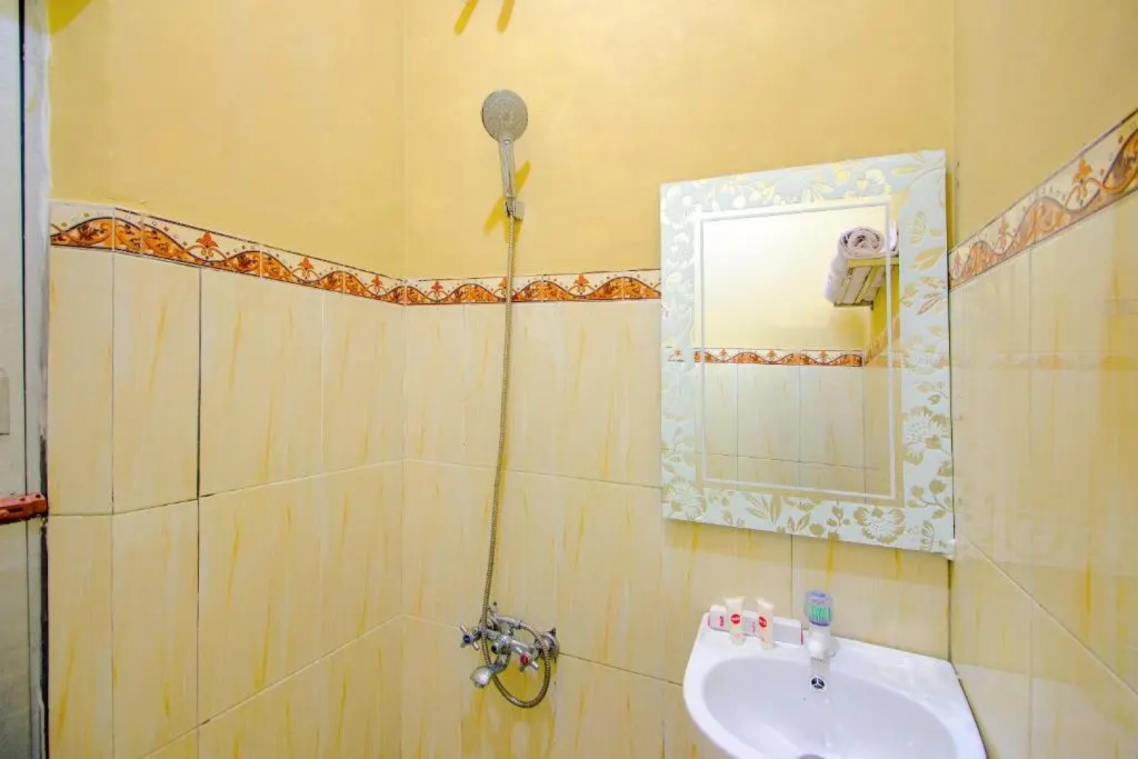 OYO 1533 The Paris Ocean