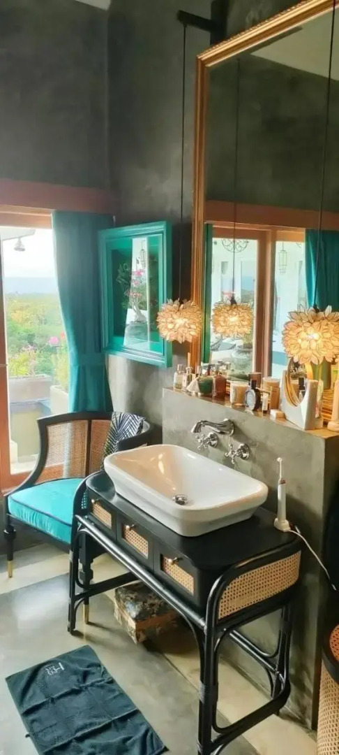 H616 Vintage Elegance with sea view