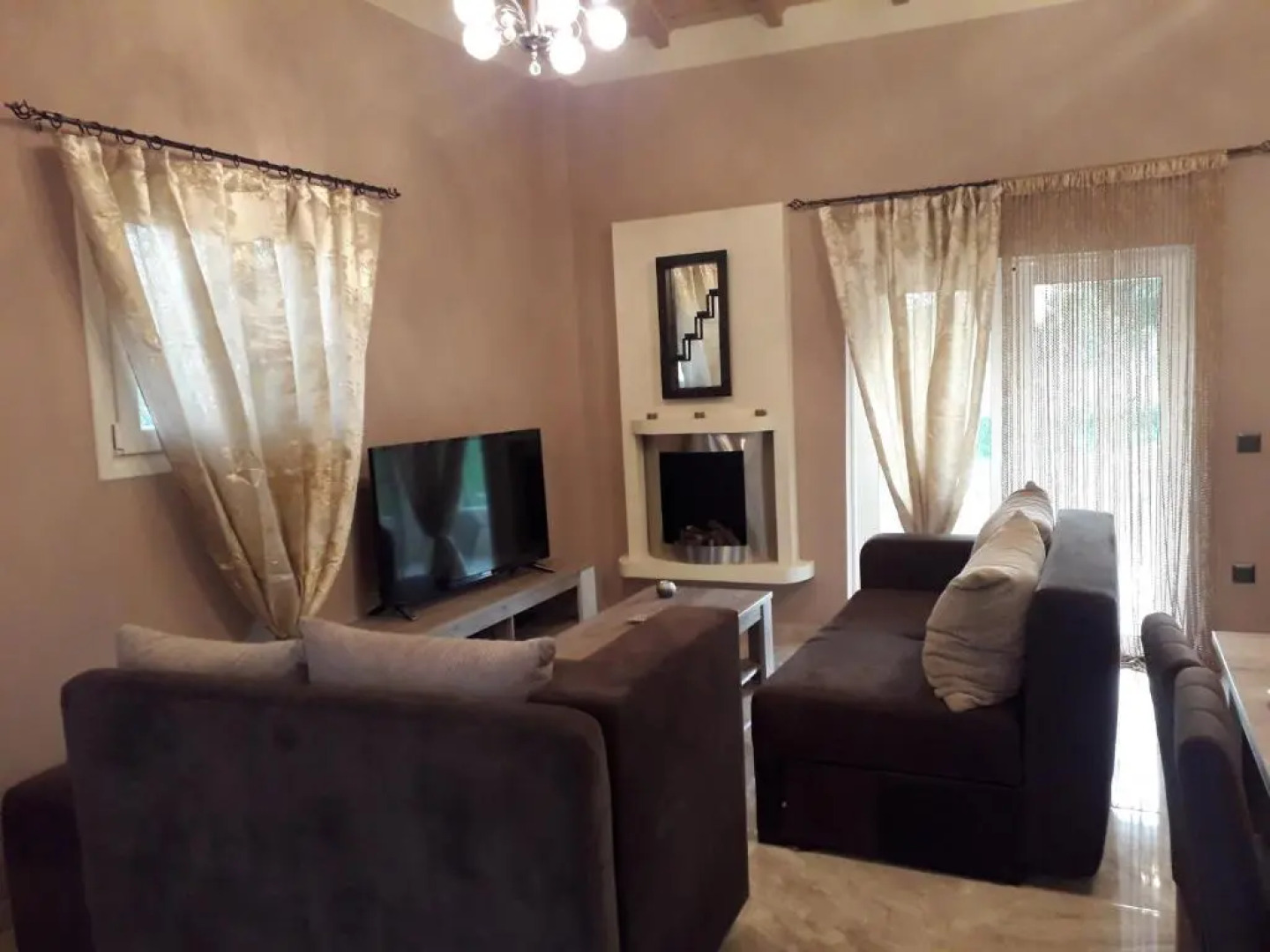 ANTIGONH COUNTRYSIDE VILLA !i