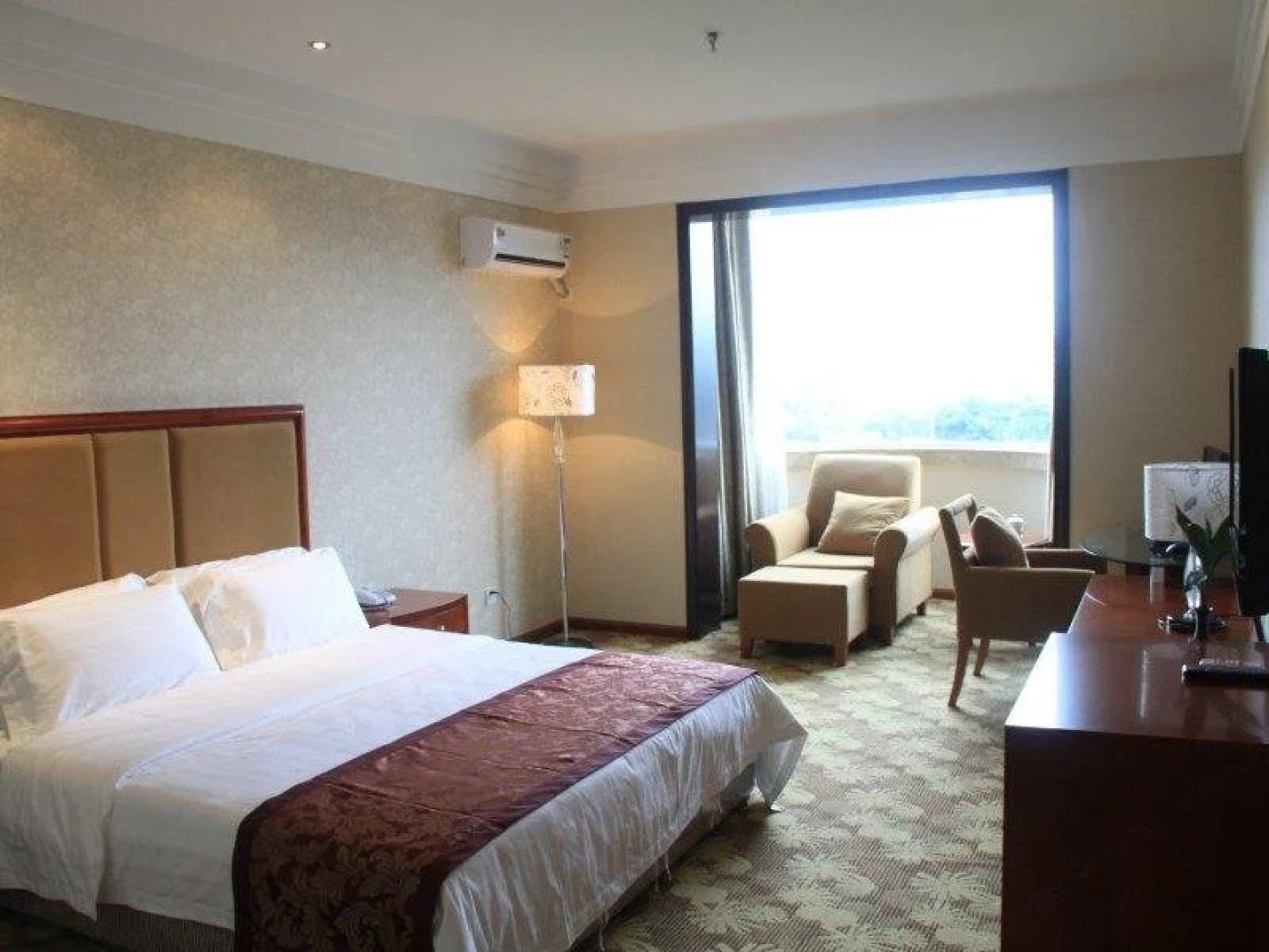 Yibin Jiangnan Hotel