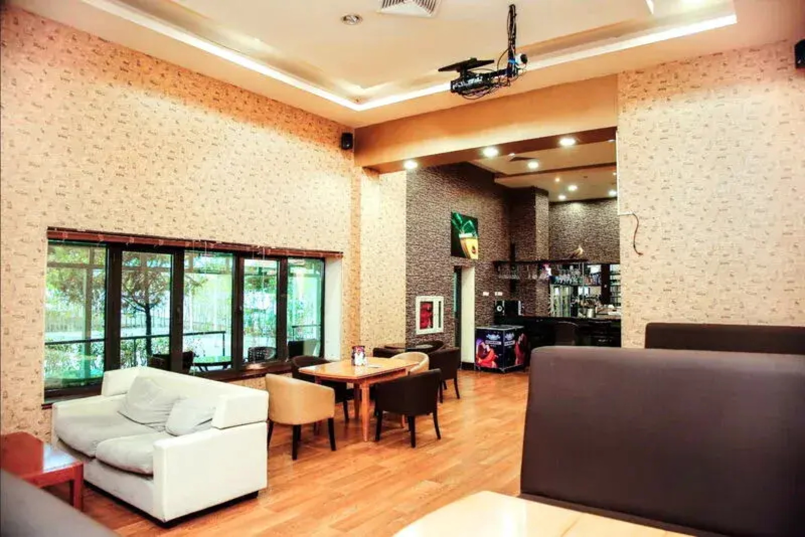 Чарлак Отель